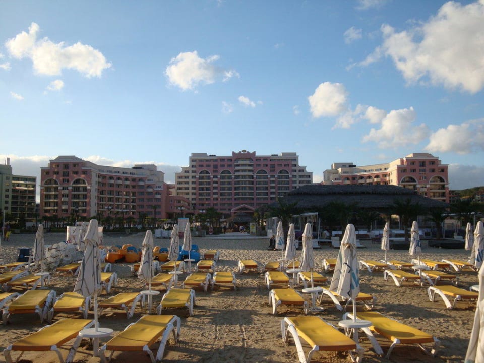 Hotel vom Strand aus DIT Majestic Beach Resort