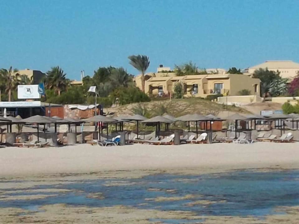 Strand am frühen morgen Three Corners Fayrouz Plaza Beach Resort