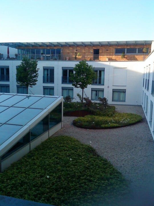 Nicht begehbarer Innenhof /Blick auf Dachterrasse centrovital Hotel Berlin