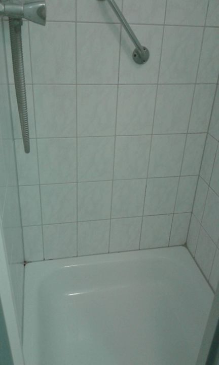 Seht enge Dusche Hotel Holland Inn Wemeldinge