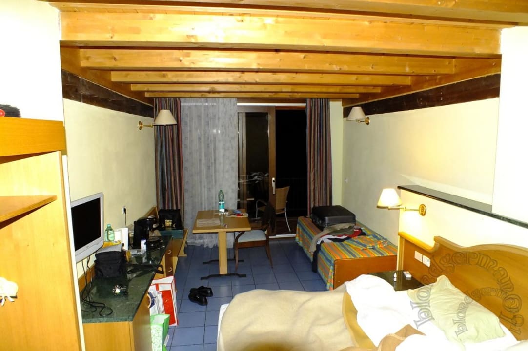 Von Tür Richtung Fenster UND bALKON Centro Vacanze La Limonaia