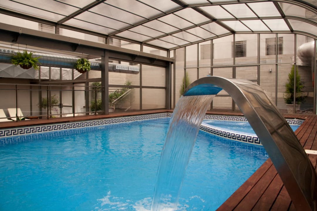 Piscina climatizada y cubierta Hotel Ilunion Málaga