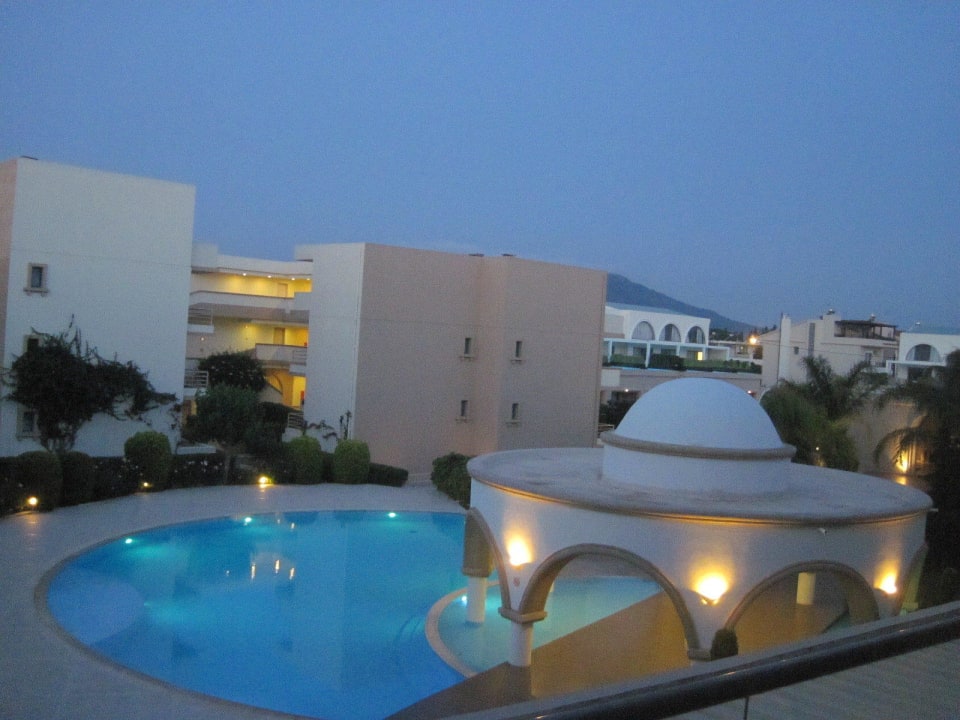 Bilck vom Balkon The Ixian Grand & All Suites