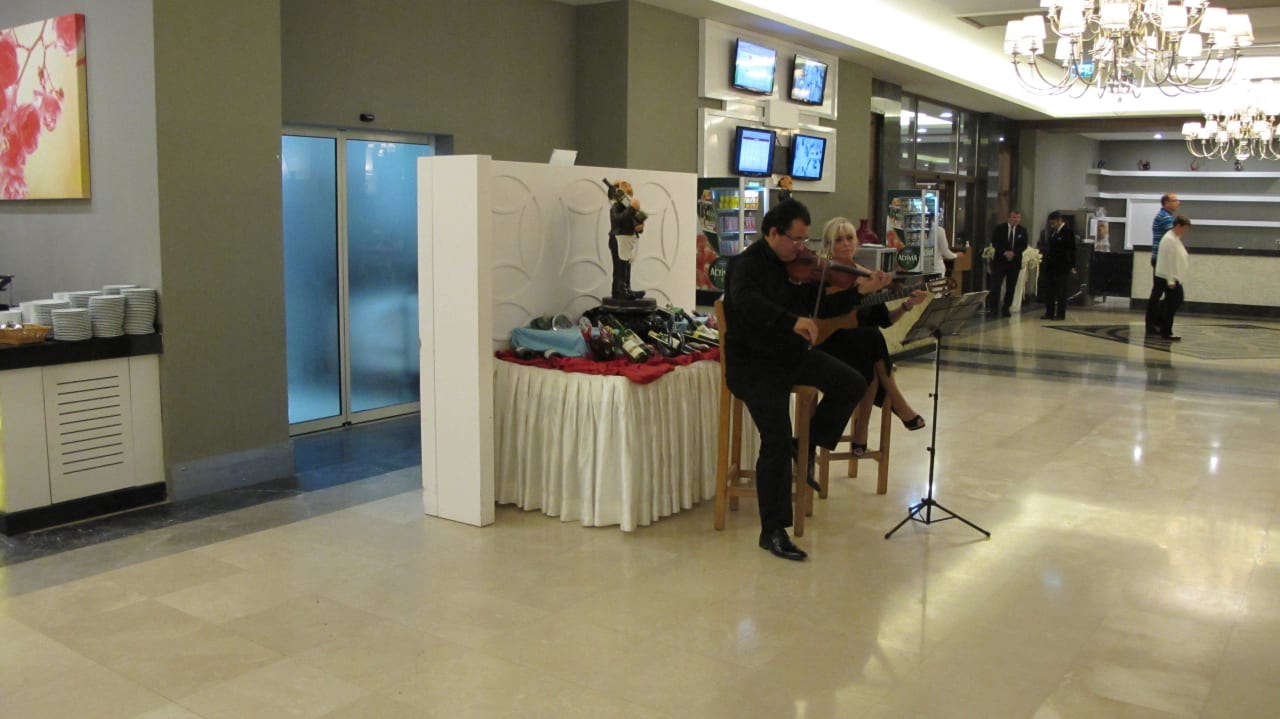 Livemusik zum Abendessen Nirvana Mediterranean Excellence