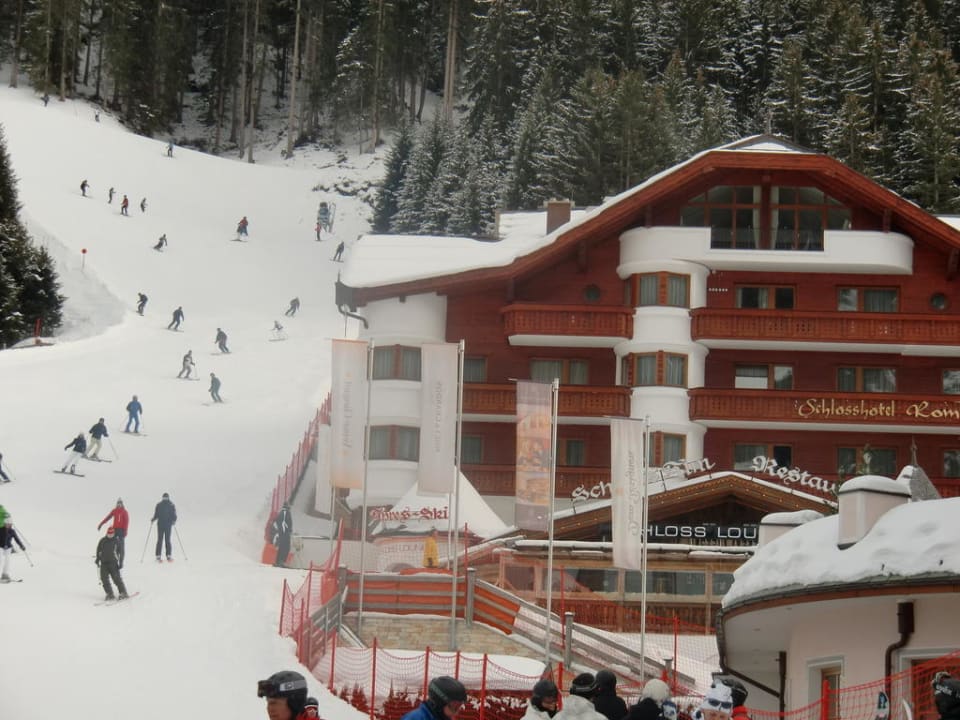 Beste Lage, an der Talabfahrt Schlosshotel Ischgl