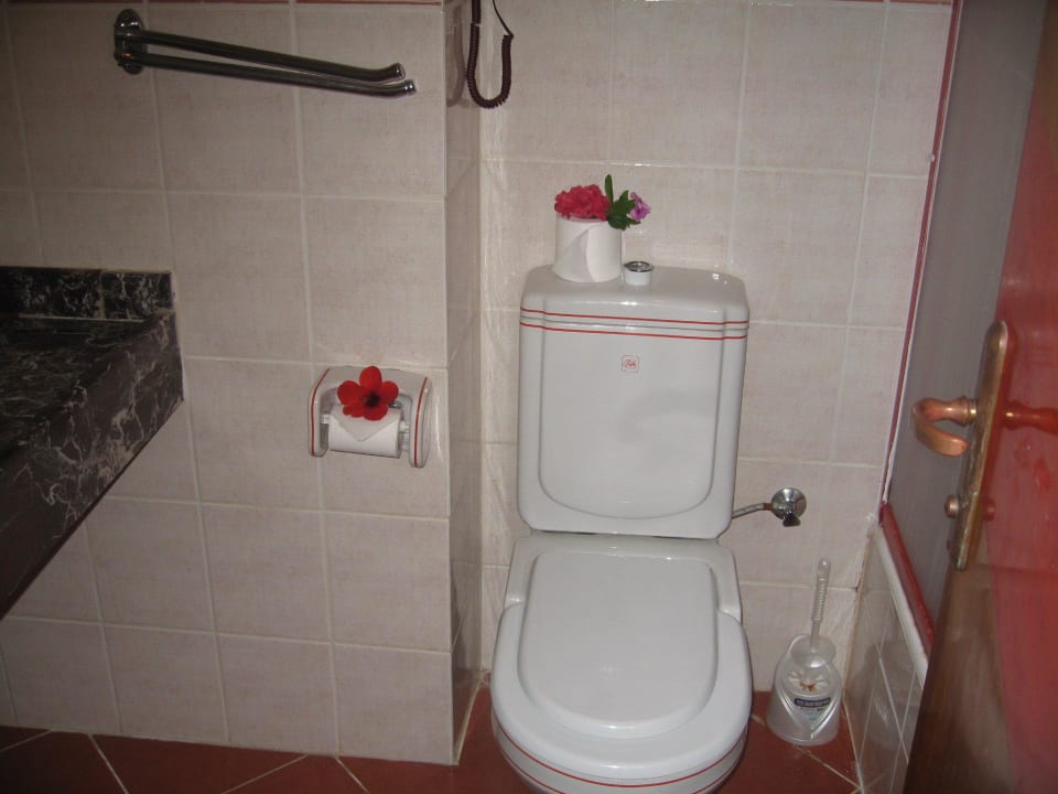 Selbst das Bad verziert Rubi Hotel