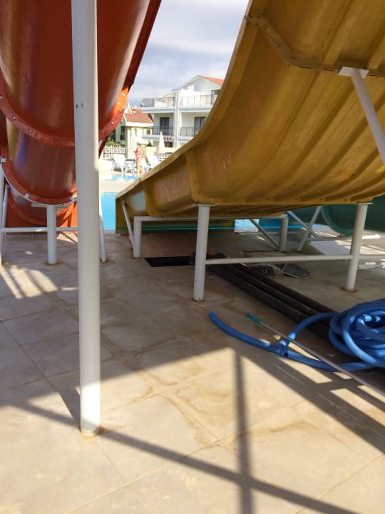 Unter den Rutschen Maya World Park Hotel