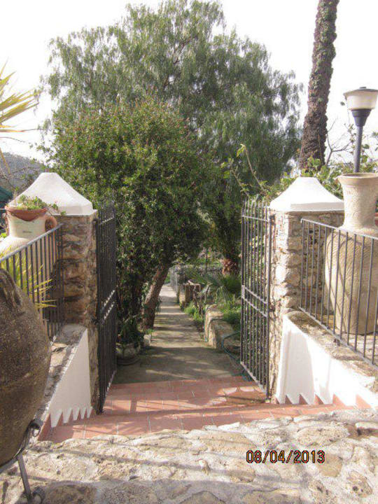 Weg in den Garten  Agriturismo Vecchia Masseria