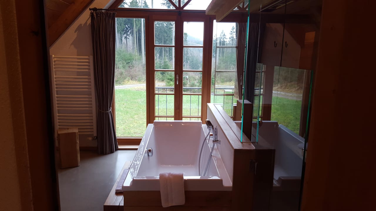 Badewanne mit Ausblick Bergdorf LiebesGrün