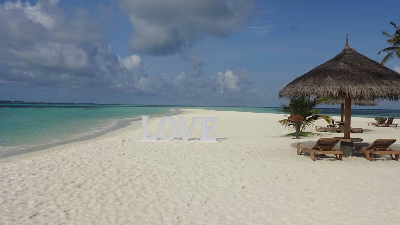 Blick zur Landzunge Kuredu Island Resort & Spa