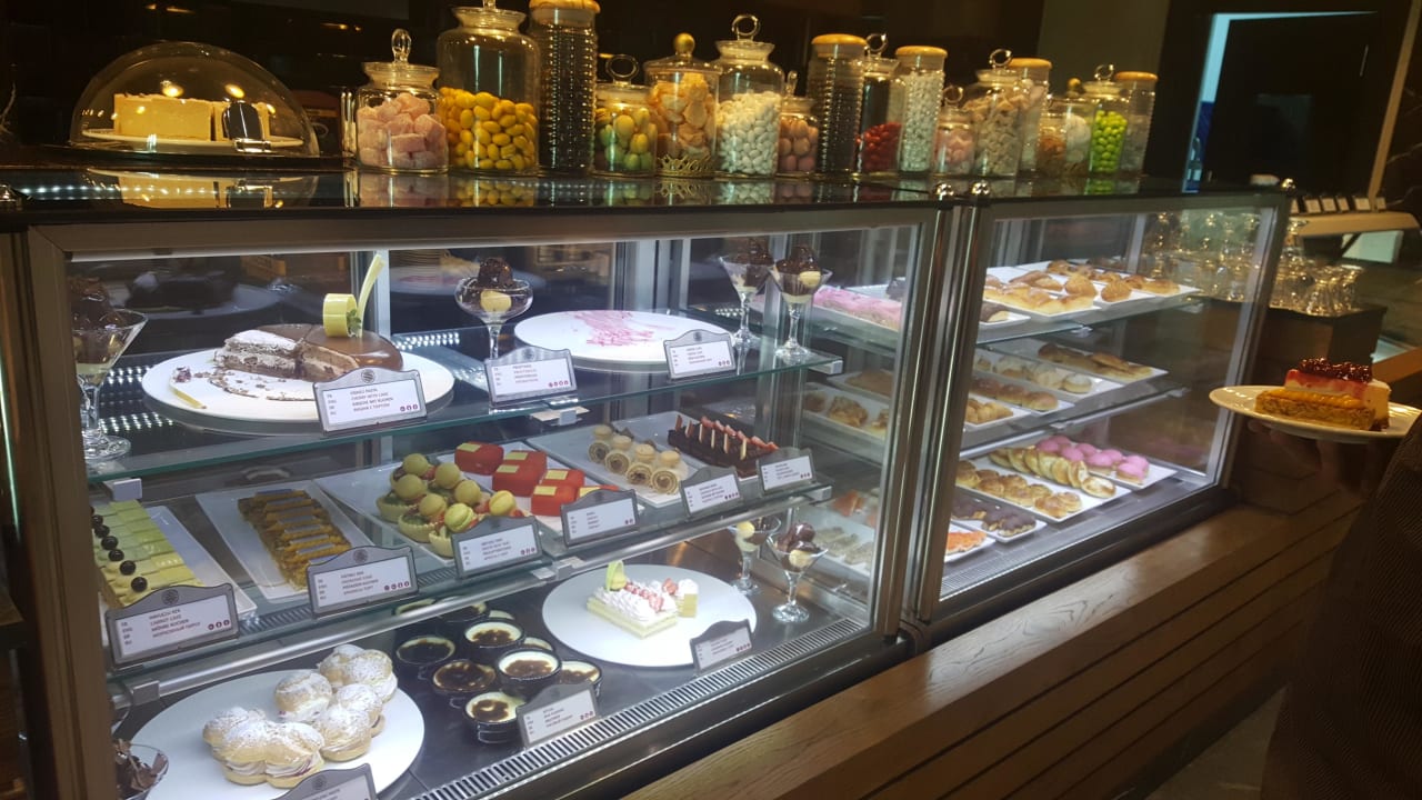 Patisserie Acanthus Cennet Barut Collection
