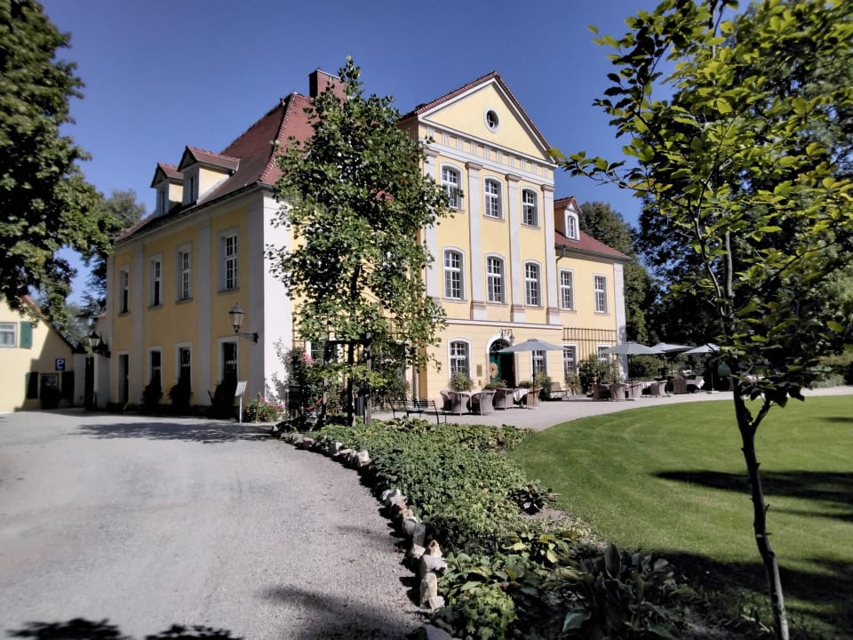 Außenansicht Pałac Łomnica - Schloss Lomnitz