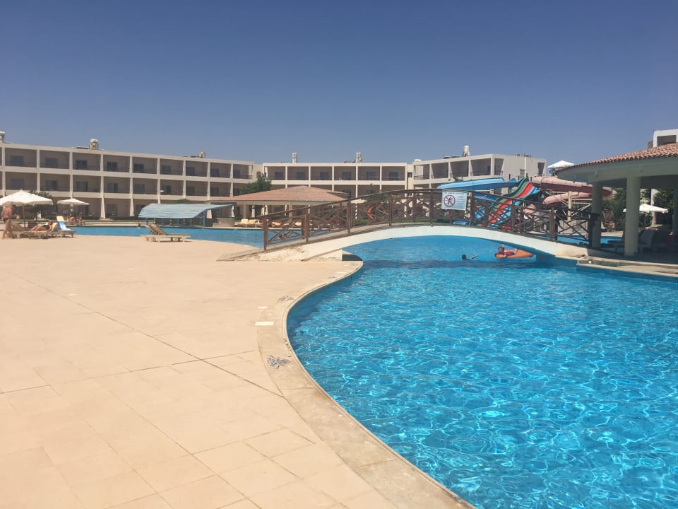 Pool Brayka Bay Resort