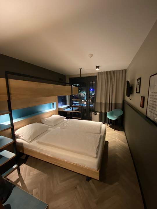 Zimmer Schulz Hotel Berlin Wall at the East Side Gallery