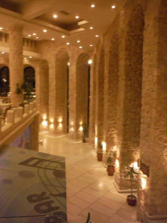 Blick auf die Säulen in der Lobby Pickalbatros Citadel Resort