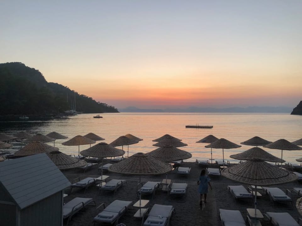 Strand Hillside Beach Club