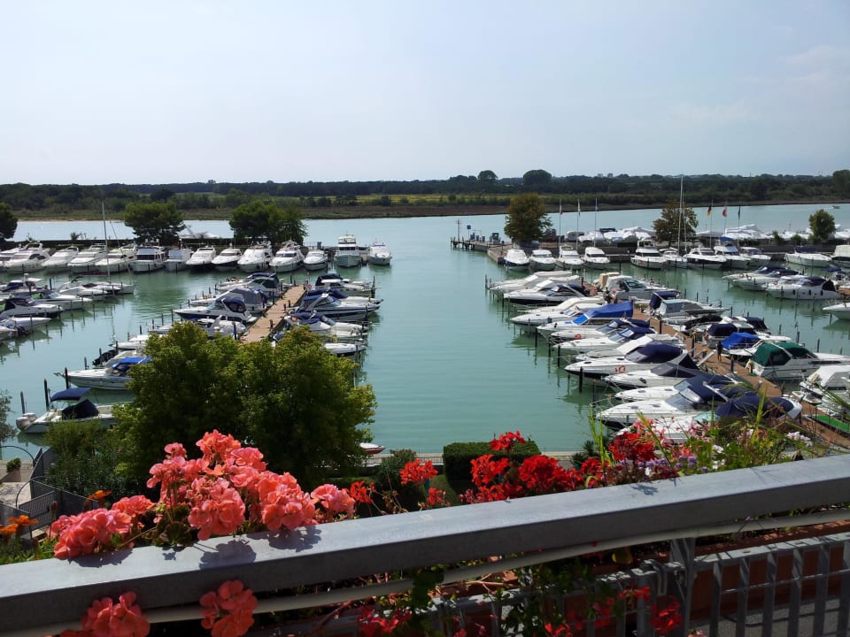 Blick über den Yachthafen Hotel Marina Uno