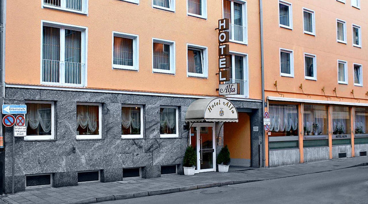 Frontansicht Hotel Alfa Zentrum Hotel Alfa Zentrum