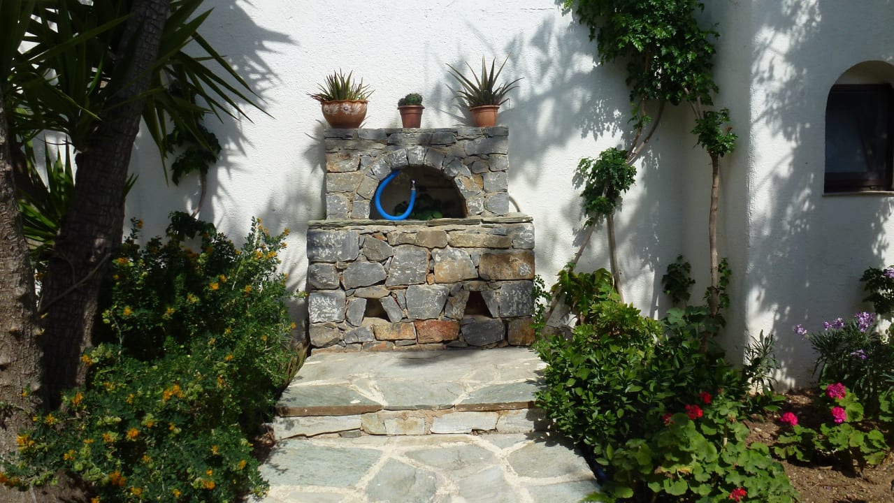 Schicker Garten Coriva Beach Hotel & Bungalows