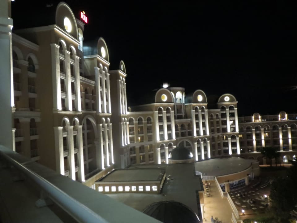 Hotel bei Nacht Dreams Sunny Beach Resort & Spa