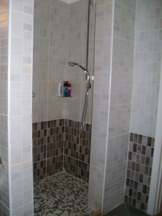 Die geräumige Dusche Hotel Gorgonia Beach Resort