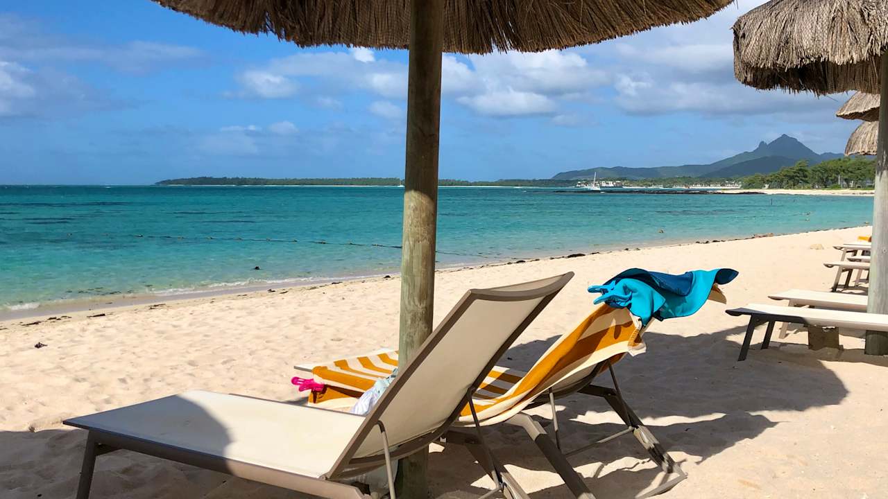 Strand Friday Attitude