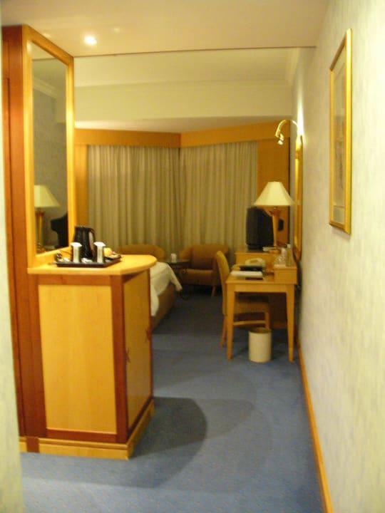 Blick Richtung Fenster (Landseite) Le Meridien Mina Seyahi Beach Resort & Waterpark