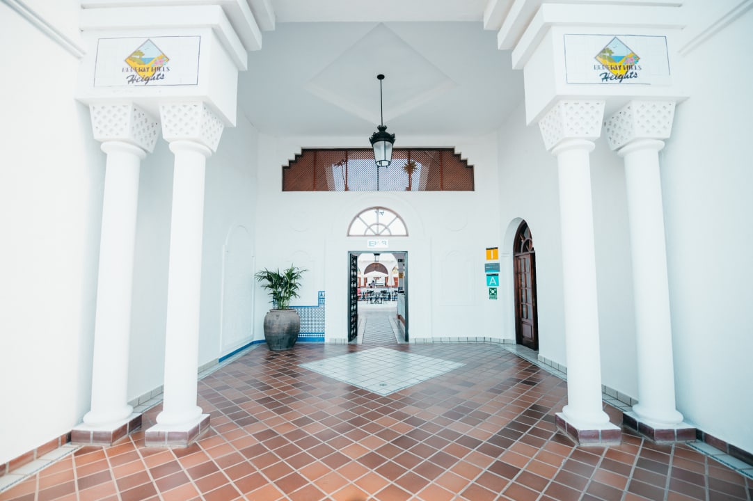 Lobby Ona Beverly Hills Heights