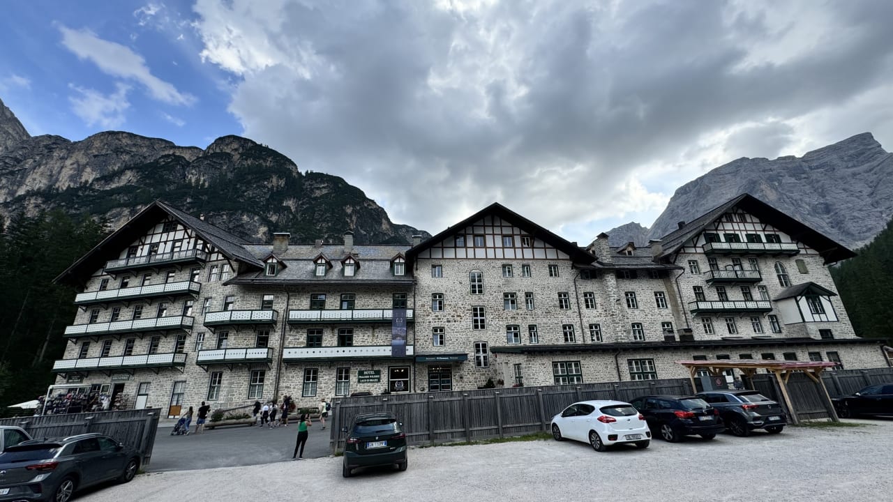 Außenansicht Hotel Lago di Braies