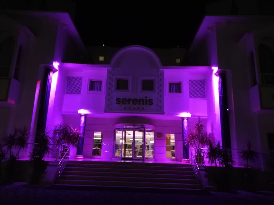 Außenansicht Serenis Hotel