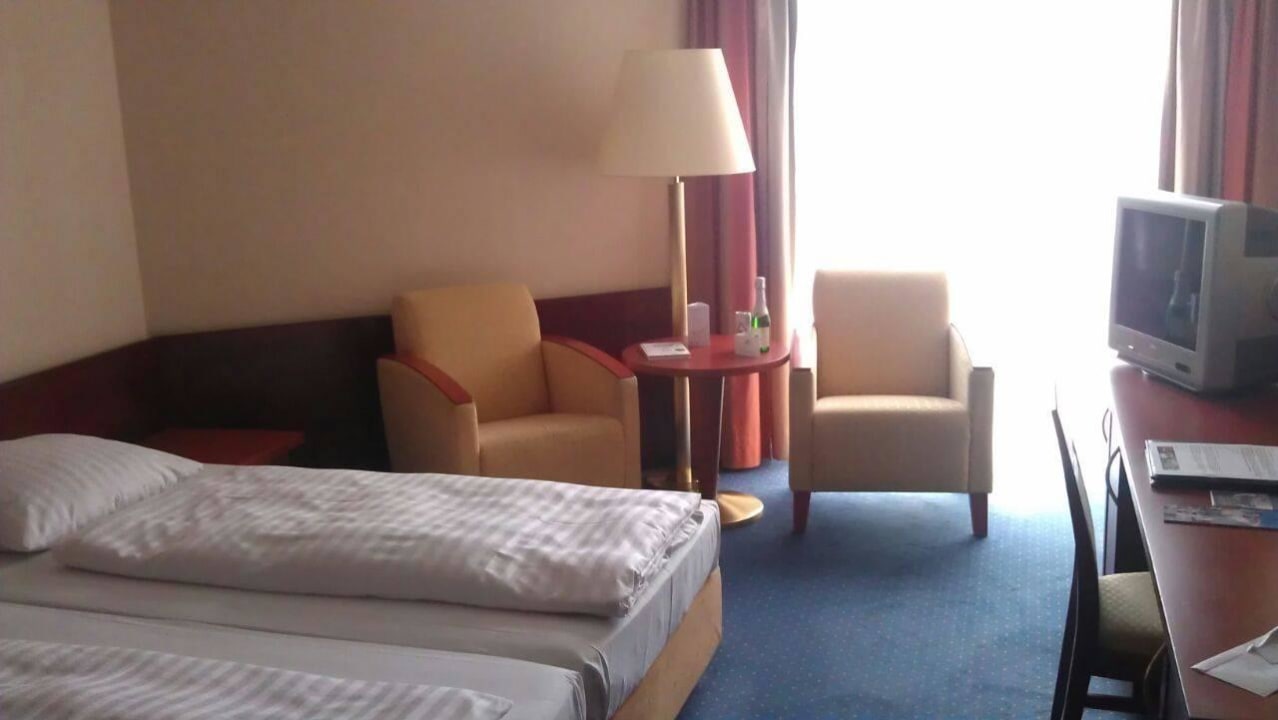 Blick ins Zimmer Maritim Hotel Würzburg
