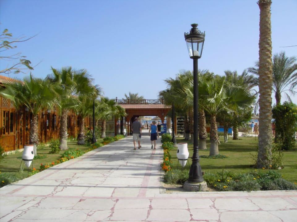 Fußweg zum Strand Siva Grand Beach