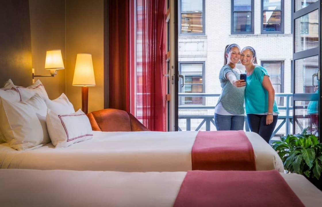 Guest Room Hotel Giraffe