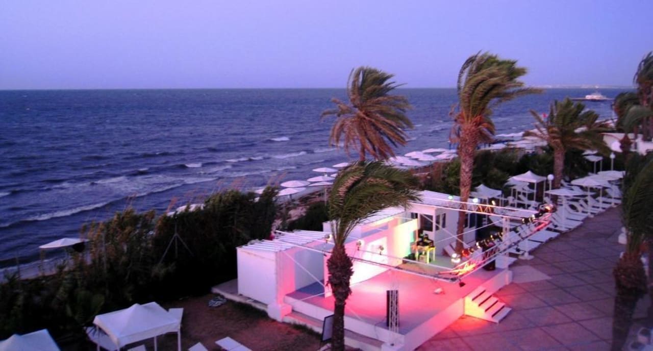 Widok z tarasu/dachu nad pokojem Hotel El Mouradi Skanes Beach