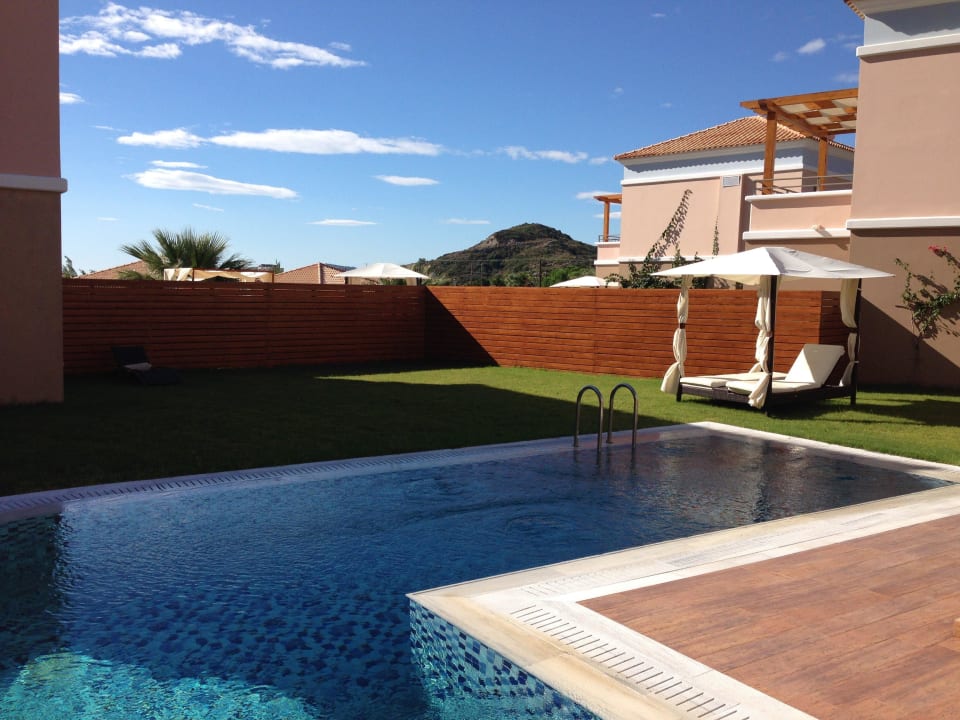 Unser eigener Pool La Marquise Luxury Resort Complex