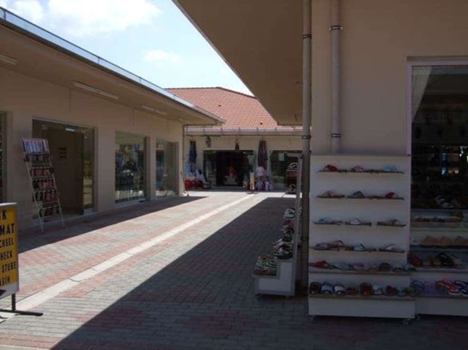 Einkaufsmöglichkeiten in der nähe des Hotels FUN&SUN Smart Hane Sun Hotel