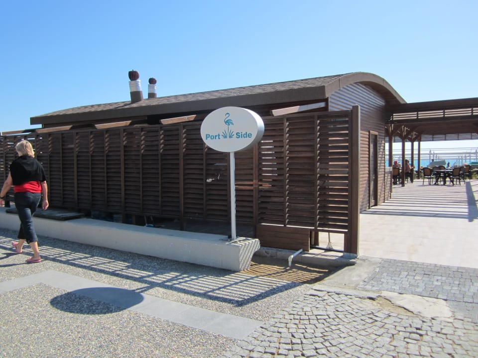 Eingang zur Strandbar Port Side Resort Hotel