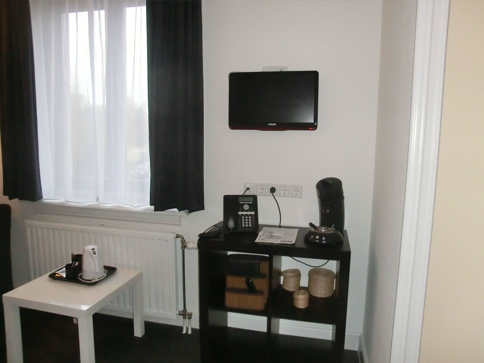 TV und Kaffeemaschine u. Zubehör (tgl. neu) Hotel In den Brouwery