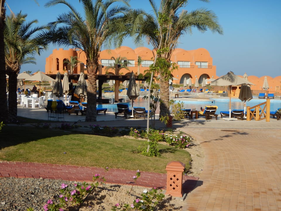 Mit Blick zum Hauptpool Novotel Marsa Alam Beach Resort