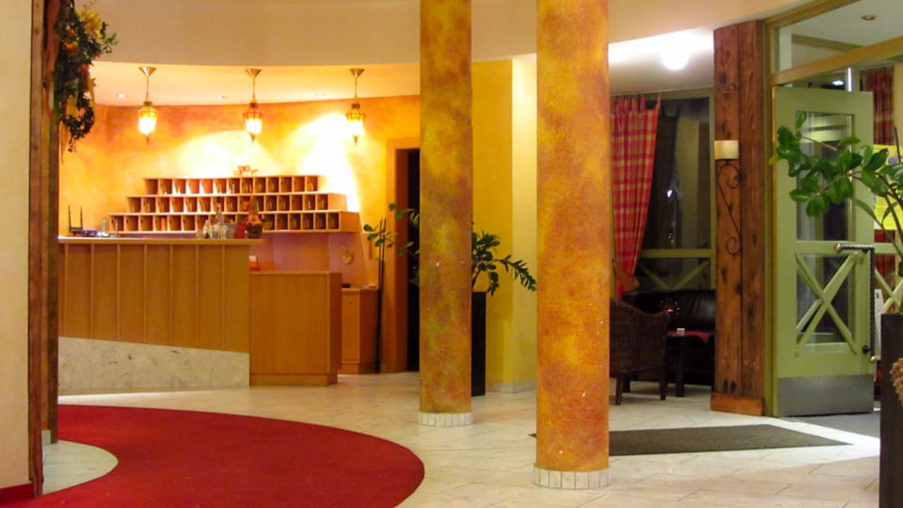 Angenheme und schön dekorierte Lobby Hotel Laurenzhof
