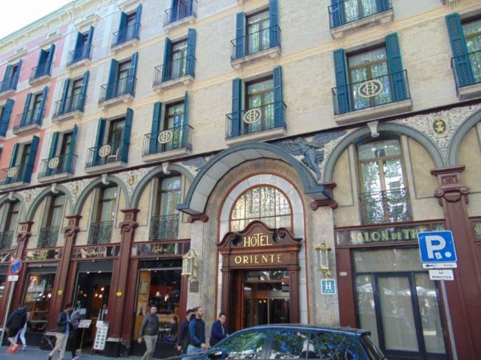 Blick  auf den Eingang Hotel  Atiram Oriente