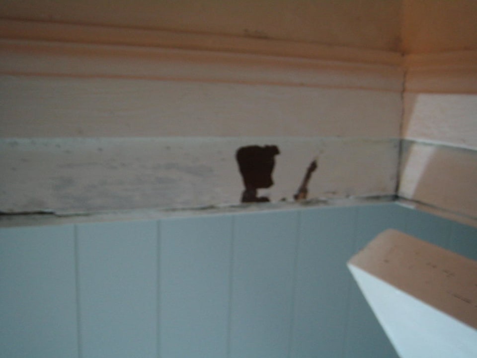 Abgewohnter Türrahmen Sol Rio De Luna y Mares