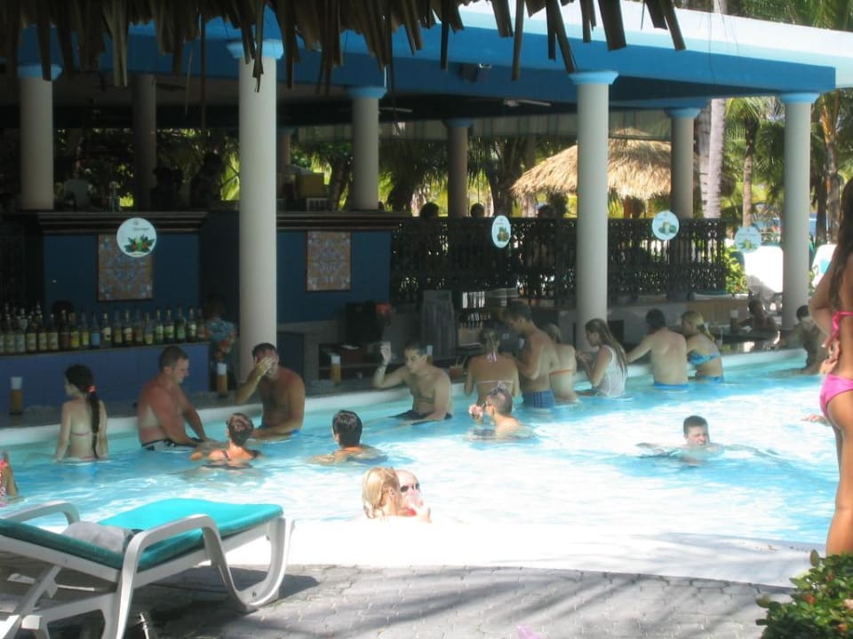 Poolbar Hotel Riu Bambu