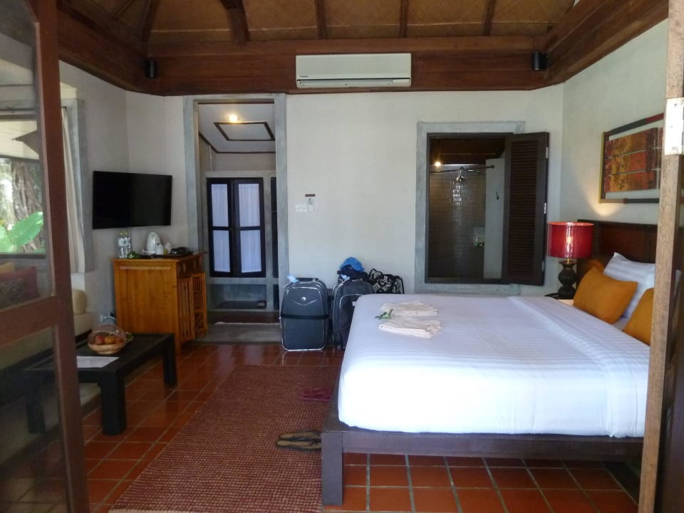 Blick von der Terrasse ins Zimmer ! Moracea by Khao Lak Resort