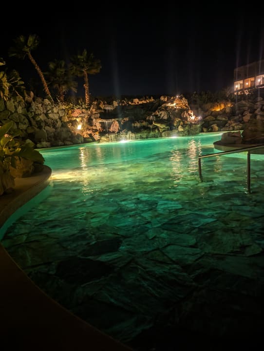Pool Fort Arabesque Resort, Spa & Villas