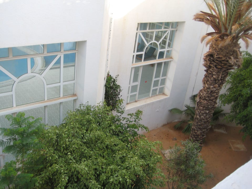 Ausblick aus dem ZImmer auf das Hallenbad Hotel El Mouradi Djerba Menzel