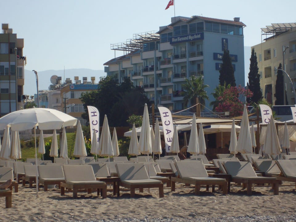 Blick vom Strand auf das Hotel Blue Diamond Alya