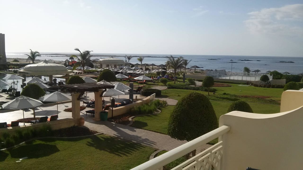 Blick vom Zimmer über Gartenanlage Wyndham Garden Salalah Mirbat