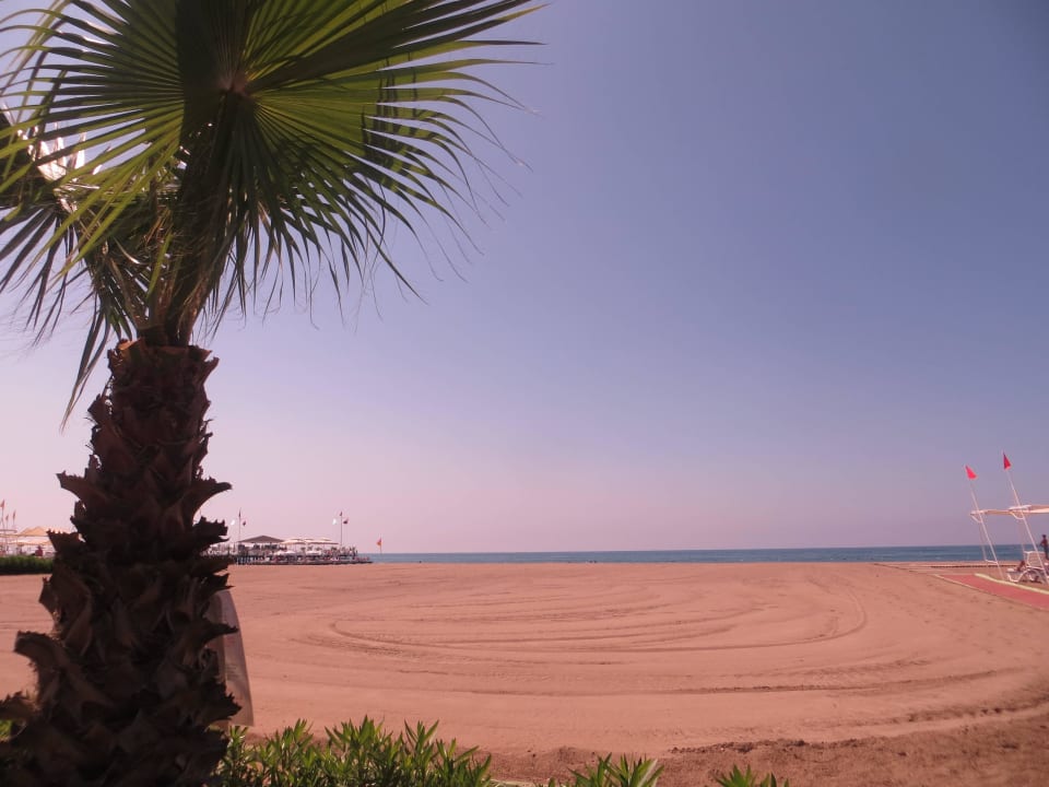 Strand vor den Pavillons Hotel Delphin Diva