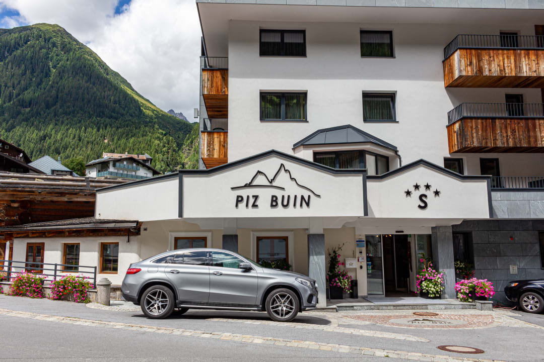 Außenansicht Hotel Piz Buin